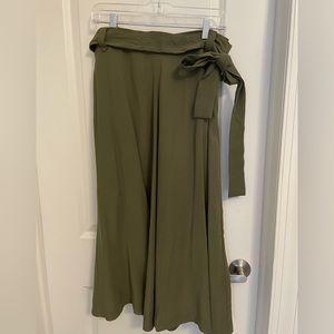 NWT - Banana Republic Factory Rayon Midi Skirt - Olive Green - Size 10